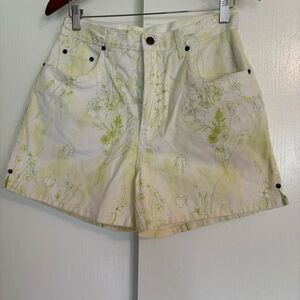 Vintage Bill Blass 🌿 White & Green Floral Shorts